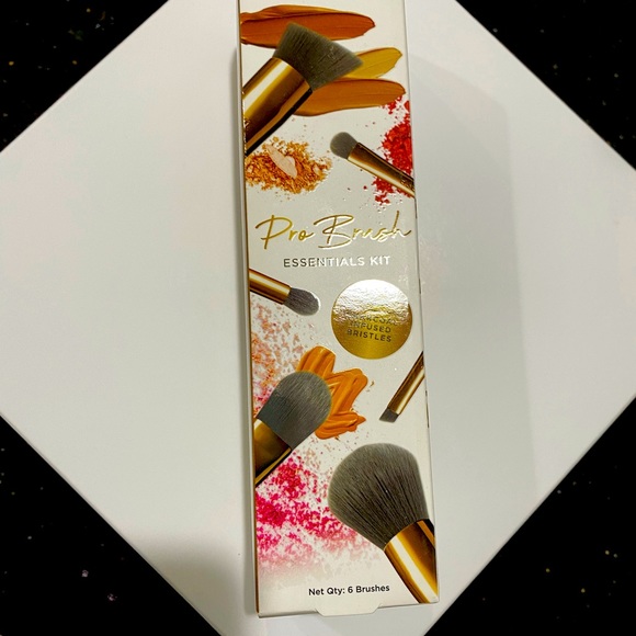 Billion Dollar Brushes Pro Brush Essentials Kit - Makeup Brushes 6 pc - Picture 1 of 3